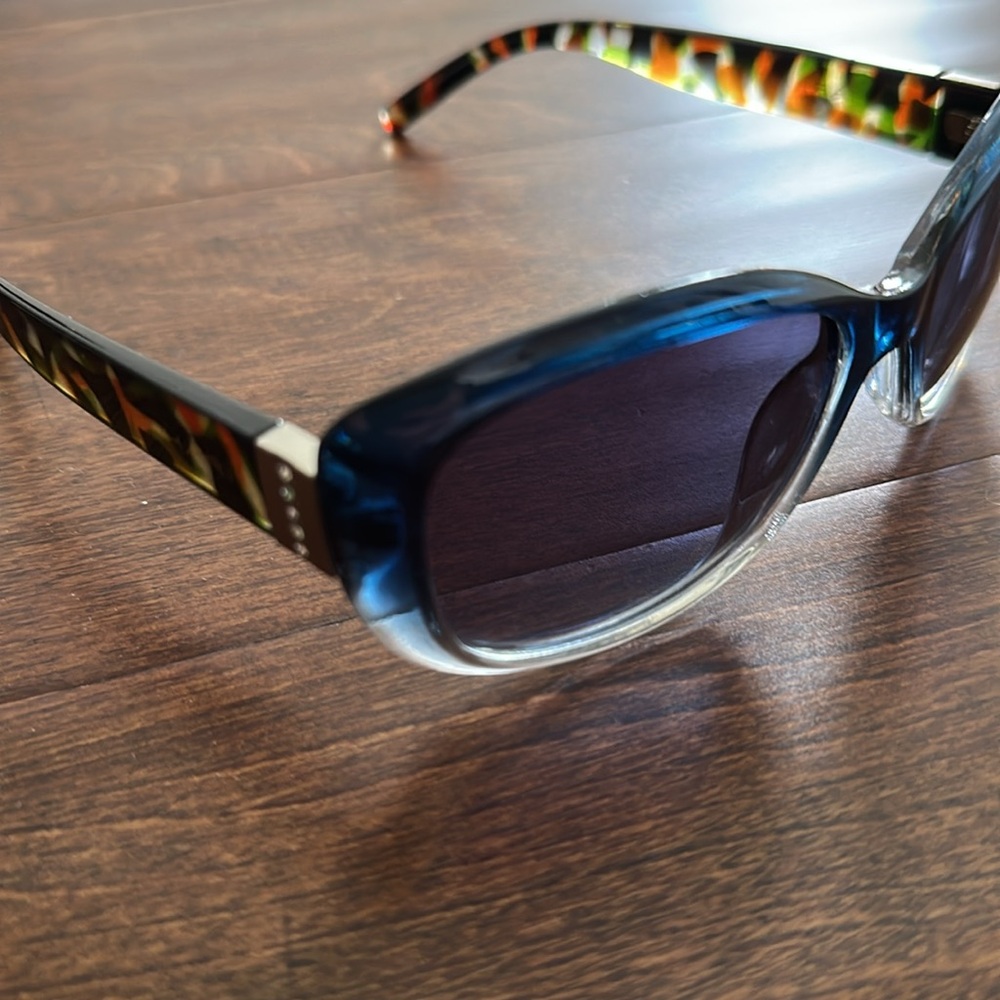 Tahari sunglasses - Picture 4 of 4